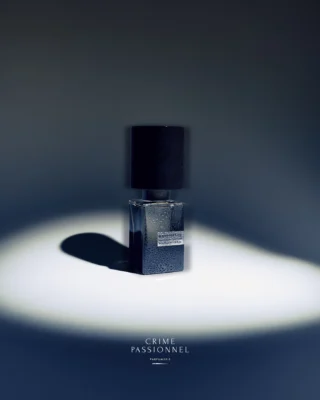 Sadonaso is the chase after the incomparable feeling of a secret desire come to fruition. It is the sweat of the pleasure that leaves a trail during the journey.

📷 @tobiashoffmannn 

#crimepassionnel #nicheperfume #boutique #copenhagen #perfumeboutique #nasomatto #sadonasso