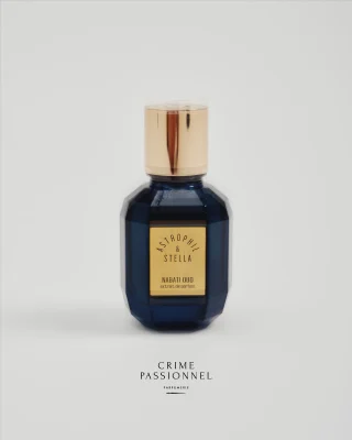 An essence that embodies the spirit of the desert, enhanced by the rich and captivating presence of oud. The fragrance opens with warm, spicy notes that set the stage for a journey into its deeply textured heart.

At its core, leather oud merges with woody and resinous nuances, conjuring the crackling warmth of a fire in the stillness of the night. A subtle balsamic sweetness and smoky undertones create a sophisticated, velvety character that lingers on the skin.

The base unveils the true depth of oud, harmonized with amber and musky facets, leaving behind an alluring and timeless trail. Nabati Oud is a refined tribute to the beauty of contrast, where power and elegance unite.

📷 @tobiashoffmannn 

#crimepassionnel #nicheperfume #boutique #copenhagen #perfumeboutique #astrophilandstella #nabatioud