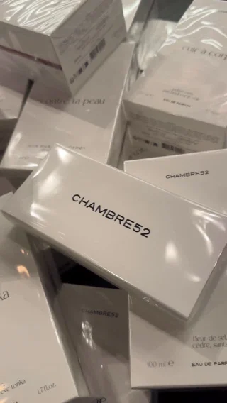New Arrival!For more than twenty years, Nicolas Dewitte has been exploring perfumery as a language, collaborating with the greatest noses to compose scents that resonate beyond notes and materials. Each fragrance is a journey, an olfactory imprint combining intuition and exacting standards. An insatiable traveler, he has visited over seventy countries, living in France, the Caribbean, Italy, Spain, Brazil and the United States. Every culture he has crossed, every encounter he has had, every light he has captured has nourished his imagination and sharpened his perception of emotions and beauty. Chambre52 was born of this sensitivity, an intimate space where he translates his experiences into fragrances. A luminous and poetic perfumery, where each creation dialogues with the world, between memory and revelation, between oneself and others.#crimepassionnel #nicheperfume #boutique #copenaghen #nicheperfume #chambre52