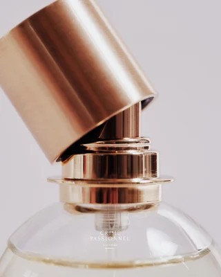 Perfume house Widian’s sister brand Rose Arabia from Abu Dhabi is a series of sensual, floral perfumes dedicated to the rose in various constellations where it is combined with other characterful key notes. The perfume collection is presented in decorative elegant glass bottles that feel as exclusive and elegant as their contents.Ginger fragrance is a fresh, spicy journey to a tropical paradise. It begins with a burst of zesty ginger, invigorating the senses with its vibrant, peppery aroma.📷 @tobiashoffmannn #crimepassionnel #nicheperume #copenhagen #widian