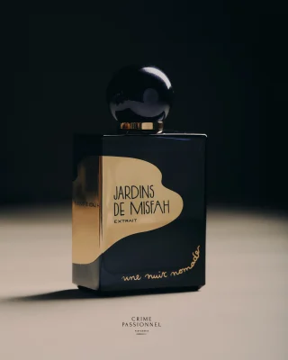 It was very early when she entered Misfah. Colors were made more intense by the morning cold. The village awoke gently to the sound of water meandering wildly along thousands of irrigation canals, the falajs. With hands covered in unknown symbols, she gently touched the trees, buds, and young fruit.

Nature began to rustle. Pomegranates, apricots, figs, and almonds ripened. Roses opened into a kaleidoscope of brilliant colors. The palm trees bent under the weight of their arrogant dates. As she passed, Misfah transformed into an extraordinary village. An open-air cornucopia, where each breath was an opportunity to discover a new scent.

📷 @tobiashoffmannn 

#crimepassionnel #nicheperfume #perfumeboutique #copenhagen #unenuitnomade