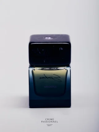 A story of unapologetic seduction.

Mandorle is the fragrance of bold charm – irresistible, unwavering, and endlessly expressive. It doesn’t whisper. It captivates.
Here’s to your bewitchment.

An opening burst of roasted almonds immediately awakens the senses, giving way to an icy cherry heart that tempts and teases.
At its base, a powerful leather accord emerges – warm, smoky, and undeniably magnetic.

This is a dreamlike fusion: indulgent gourmand notes wrapped in musky, velvety roundness.
Sensual and sophisticated, Mandorle lingers for hours, its smoky trail a signature of confidence and allure.

Graceful yet invulnerable, it’s the fragrance you reach for when intuition sparks attraction – effortless, instinctive, unforgettable.

📷 @tobiashoffmannn 

#crimepassionnel #nicheperfume #perfumeboutique #copenhagen #soradora
