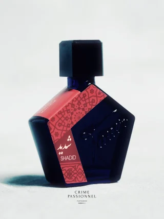New Arrival!

Introducing SHADID, a new extrait de parfum by Tauer Perfumes. Named after the Arabic word for strong, intense, powerful, SHADID is a bold oriental fragrance with depth, elegance, and an uncompromising character. Rich and expressive yet refined, SHADID explores contrasts such as darkness and light, power and restraint, sensuality and air. It is an oriental fragrance with a strong presence and a soul.

SHADID was inspired by a drive through the desert from Los Angeles to Las Vegas. Wide blue skies, endless horizons, heat, silence, and solitude form a nearly mystical experience where memories surface, colors intensify, and time seems suspended. These impressions merge with recollections of journeys through oriental landscapes, including Saudi Arabia. Rich, warm, and deeply evocative, SHADID captures a feeling of vastness and intensity, tempered by calm and clarity.

At the heart of SHADID lies Nagarmotha, revealed in all its facets: woody, smoky, ambery, musky. It evokes the depth and richness often associated with oud. The composition opens with animalic leather and spice, then deepens into a rich and textured middle before settling into a dark yet radiant base. Creamy sandalwood, glowing ambergris, dry cedarwood, and a restrained touch of vanilla create lift and luminosity, balancing the darker elements and giving the fragrance an airy inner light. SHADID is powerful but never loud. Elegant, composed, and persistent.

📷 @tobiashoffmannn 

#crimepassionnel #nicheperfume #perfumeboutique #andytauer #shadid