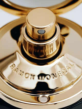 New Arrival!

The citadel of the Alhambra in Granada, a UNESCO World Heritage Site since 1984, is the essence of Al-Andalus. It was the royal residence from the 11th century from which I imagine, floating in the air, the incandescent power of Oud in their luxurious palaces. A daydream fantasy of Assam Vintage Oud that I have respected in its absolute purity.

📷 @tobiashoffmannn 

#crimepassionnel #nicheperfume #perfumeboutique #copenaghen #ramonmonegal