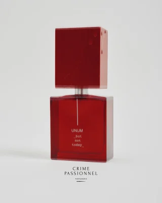 A violent fragrance at the beginning, which is long in its evolution, which celebrates a special but authentic love: that Hannibal Lecter and Clarice in the film also shot in Florence,” Answer me Clarice, would you to tell me: Stop, if you love me Stop?”.Full of metallic, bloody accords – 47 blood notes and 15 of white lily have been used until reaching the final effect.📷 @tobiashoffmannn #crimepassionnel #nicheperfume #perfumeboutique #filipposorcinelli #butnottoday