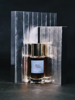 A powerful, addictive, erotic aura… The scent of heated flesh, solar, feline, subtly leathery. This elixir reinvents in a novel, contemporary style, the most suave note in perfumery, worshipped for millennia: Tonkin Musk.The Chinese have prized it since Antiquity for its aphrodisiac virtues. Its smell was considered so heavenly by Islam it was blended into the mortar of some mosques so that they would exhale it in the sun. It was so penetrating that ships loaded with tea would refuse to carry it for fear it would impregnate their cargo… Tonkin musk, produced by a species of Himalayan deer, was one of the most precious ingredients of the perfumers’ palette: it suffused their blends with a sensual aura that fixed and magnified every other essence.No longer used for ethical reasons, natural musk still haunts perfumers since it has never been perfectly replaced. It is to capture this fascinating ghost that Musc Tonkin reinvents it by blending the most opulent raw materials to conjure its myriad facets. Their names don’t matter: like the mysterious charisma of certain people who draw us into their wake, Musc Tonkin should be experienced rather than described.Vibrant, facetted, surprising, at once nocturnal and solar, this aphrodisiac potion changes on each skin, the better to enhance it. A lick of salt for the taste of skin. A heady floral whiff to remind us that perfume links our bodies to the erotic spells of nature. A liquorous, mulled-fruit burn contrasting with a light, shimmering veil of powder… Unctuous as honey, melting and waxy as the finest leather, the scent conjures living flesh heated by pleasure but also its mossy ink-black depths.📷 @tobiashoffmannn #crimepassionnel #nicheperfume #perfumeboutique #parfumdempire #musctonkin
