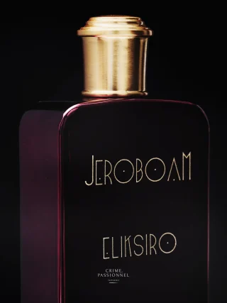 New Arrival!

Since the first time humans started to squeeze herbs, boil barks, mix powders and oils, they were all dreaming to find the unique recipe of the love potion or ‘‘The Elixir’’. That  is what a perfume should be, “a magic potion” inspired by the power of a rare creation.

A radiant mandarin with vivid, juicy freshness marries sparkling pink pepper. Gradually, creamy guaiac wood reveals a heart of jasmine and deep, dark sacred oud, while patchouli settles alongside velvety, gourmand raspberry. Musks bind every note in a soft, lingering harmony.
The key to this fragrance is the leather, enveloping this contrasting scent as it oscillates between fruity freshness, carnal florals, and sensual shadow. A spirit of free elegance.

📷 @tobiashoffmannn 

#crimepassionnel #nicheperfume #perfumeboutique #copenhagen #jeroboamparfums